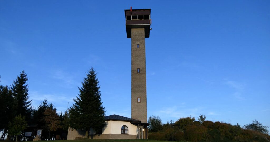 Rozhledna Karasín – výhled na Vysočinu, adrenalin i relaxace u nádrže Vír