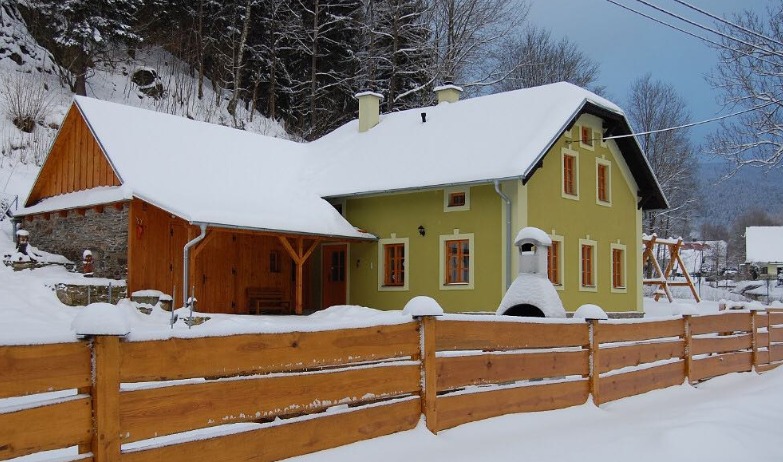 Chalupa pod Králickým Sněžníkem – ubytování Nová Seninka s wellness a hot tubem