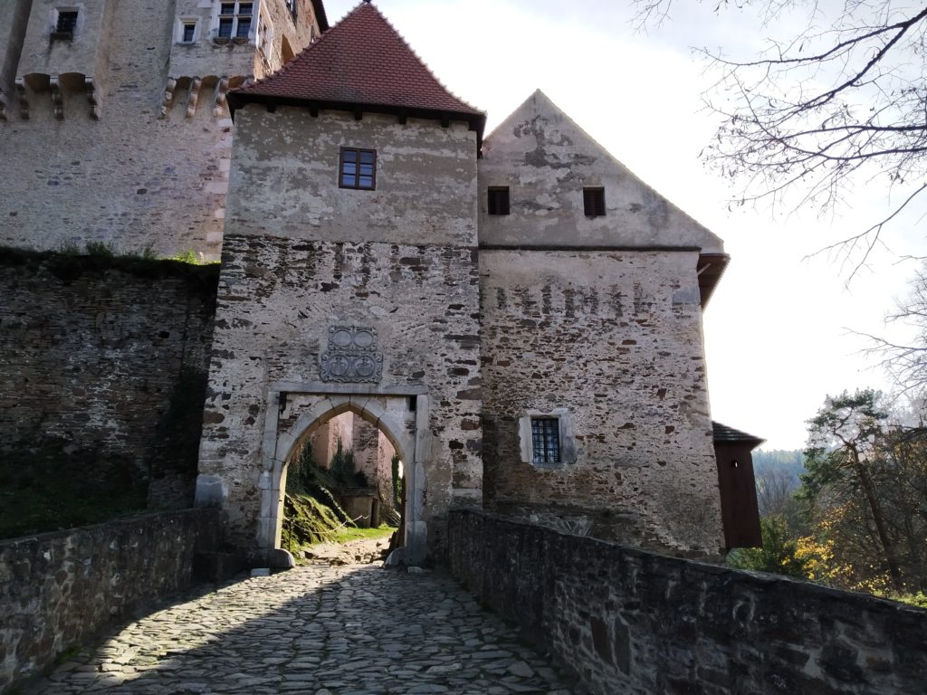 Brána na hrad Pernštejn