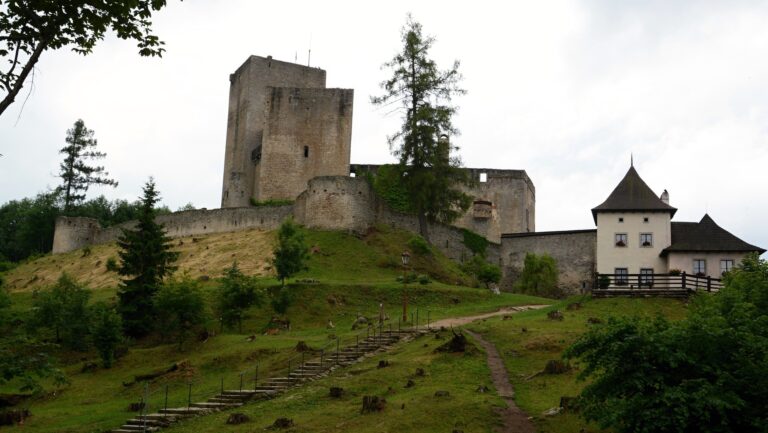 Hrad Landštejn – románská pevnost na trojmezí Čech, Moravy a Rakouska
