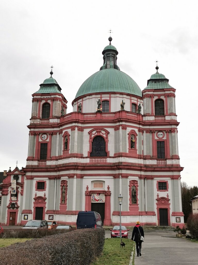 Bazilika svatého Vavřince a svaté Zdislavy krásný výlet do historie