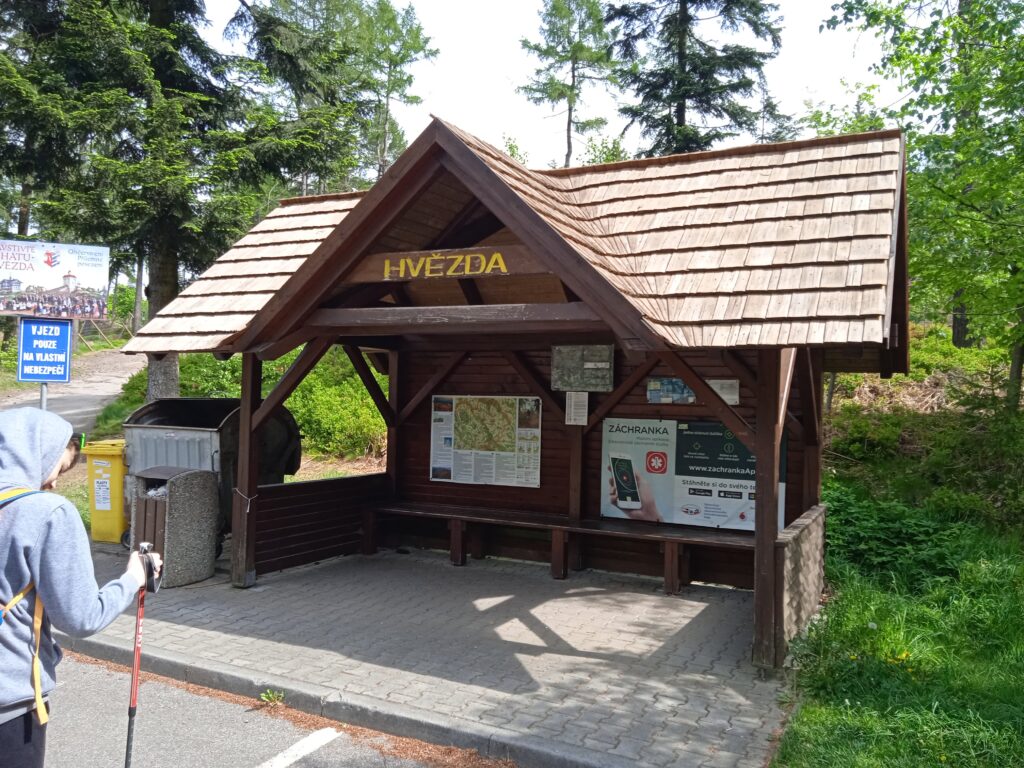 posezení u Hvězdy, parkoviště Broumovské skály