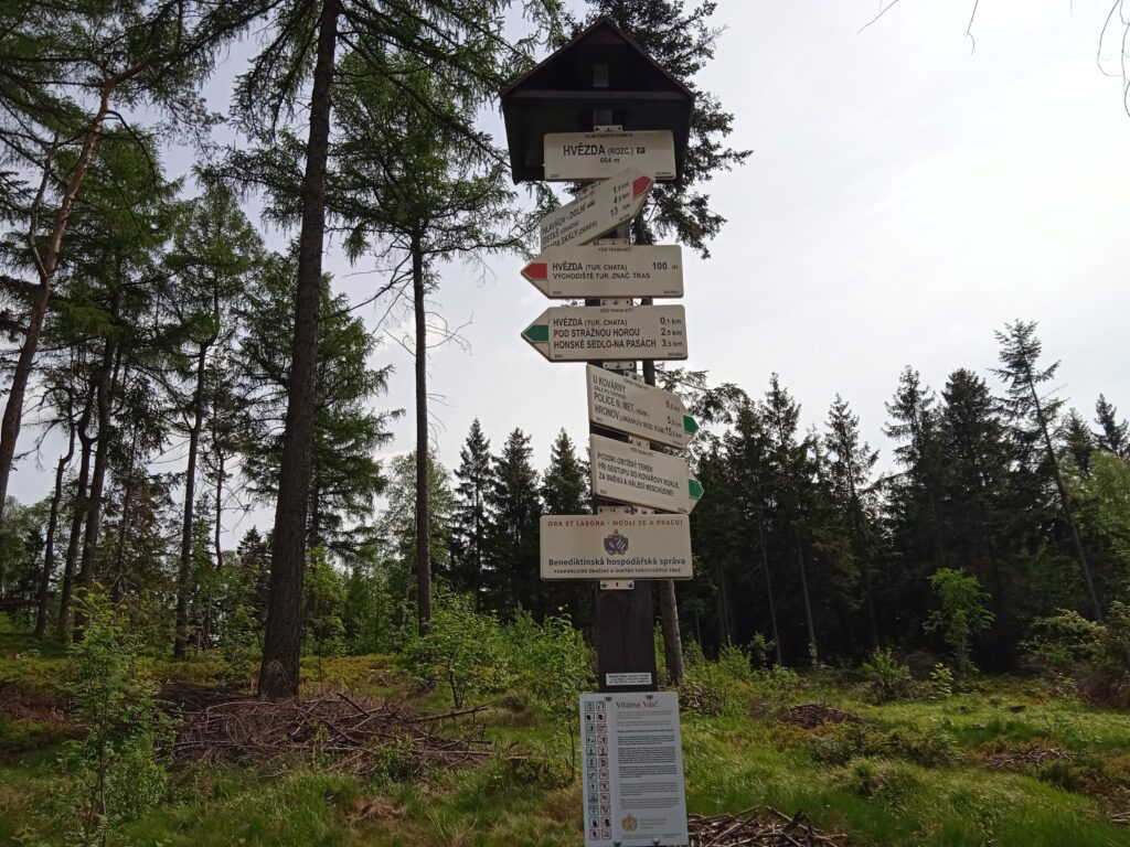 Rozcestník Broumovské skály Hvězda