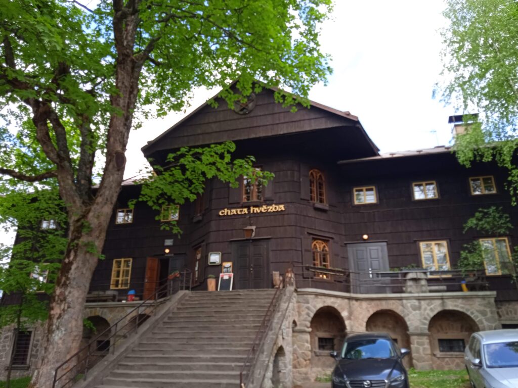 Turistická chata Hvězda, ideální místo na občerstvení v Broumovských skalách