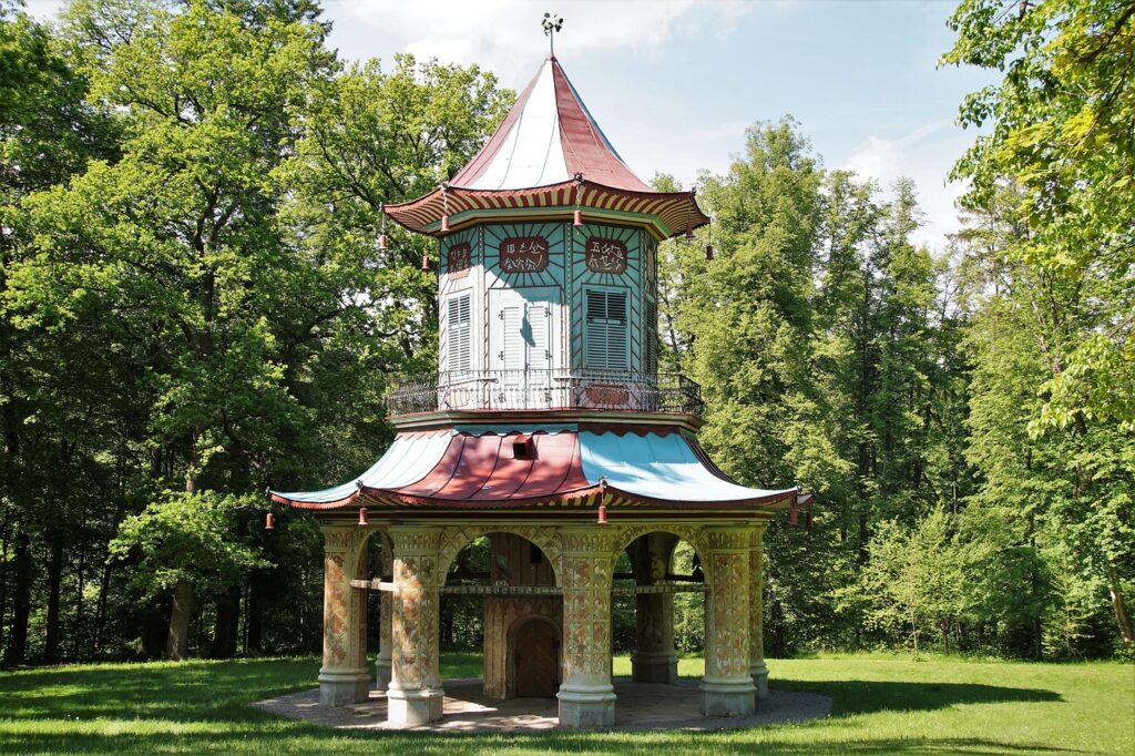 Čínský pavilon v zámeckém parku ve Vlašimi