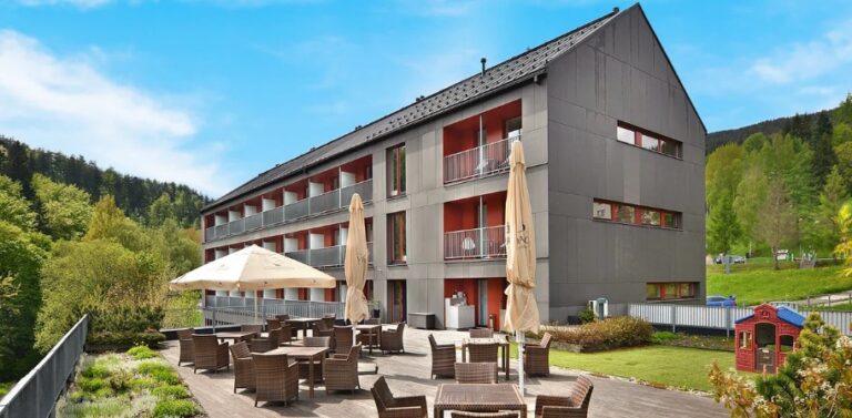 Dovolená v Janských Lázních: neomezený wellness, masáž a lanovka na dosah! 🌄