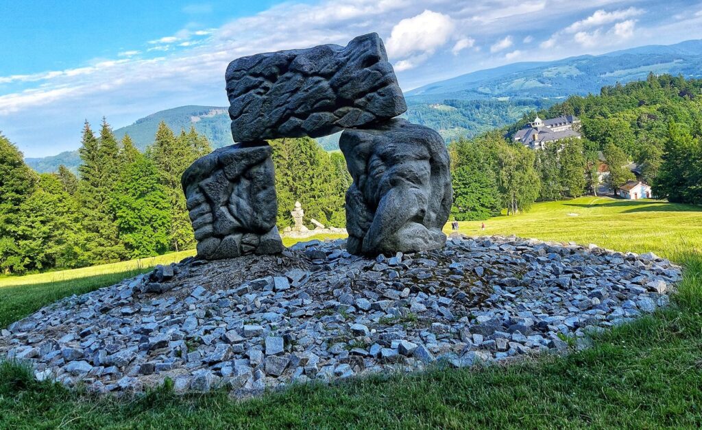 Sluneční brána v Lázních Jeseník – vstup do Cesty života