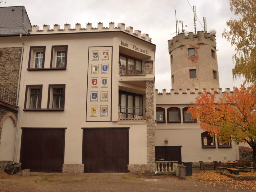 Hrad Doubravka – dominanta Teplic s bohatou historií i romantickými vyhlídkami