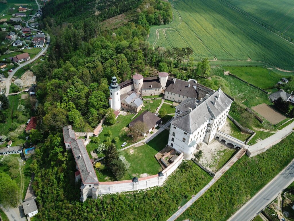 Zámek Úsov – barokní skvost s loveckým muzeem