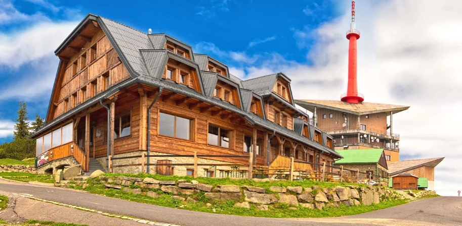 Pobyt přímo na vrcholu Lysé hory: horská chata s polopenzí