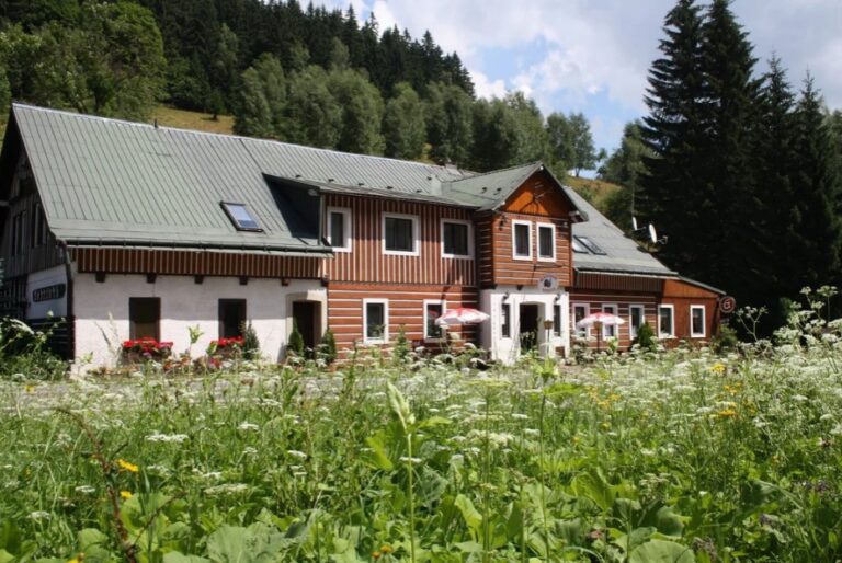 Dovolená v Krkonoších: ubytování s polopenzí jen kousek od lanovky na Sněžku