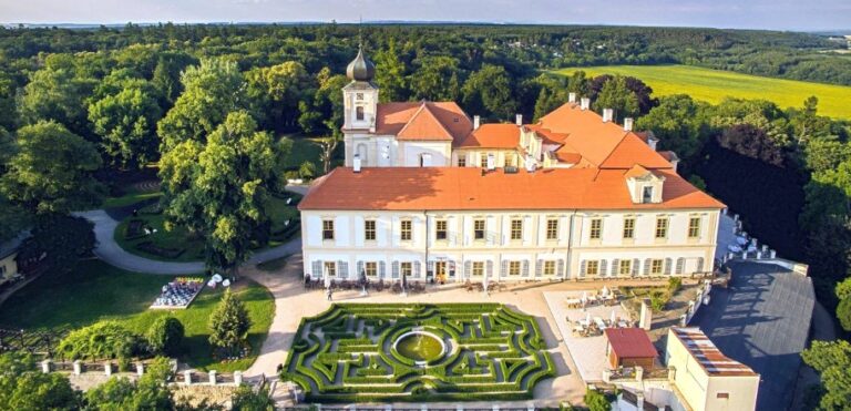 Zámecký pobyt na Loučni: romantika, wellness i unikátní labyrintárium