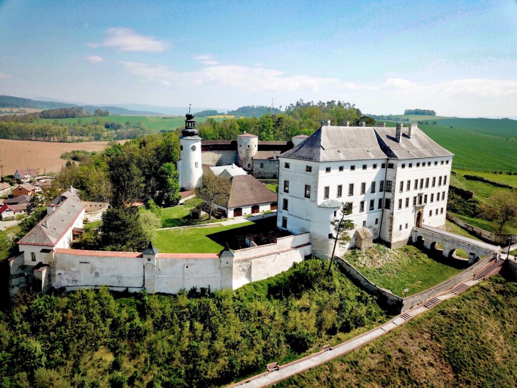 Zámek Úsov – barokní skvost s loveckým muzeem