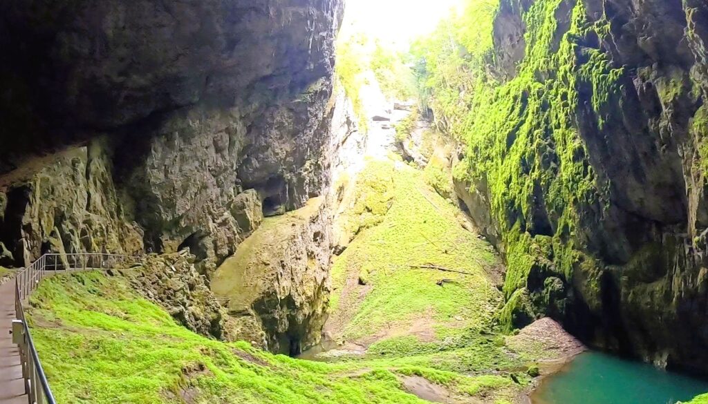 Propast Macocha – největší propast svého druhu v Česku