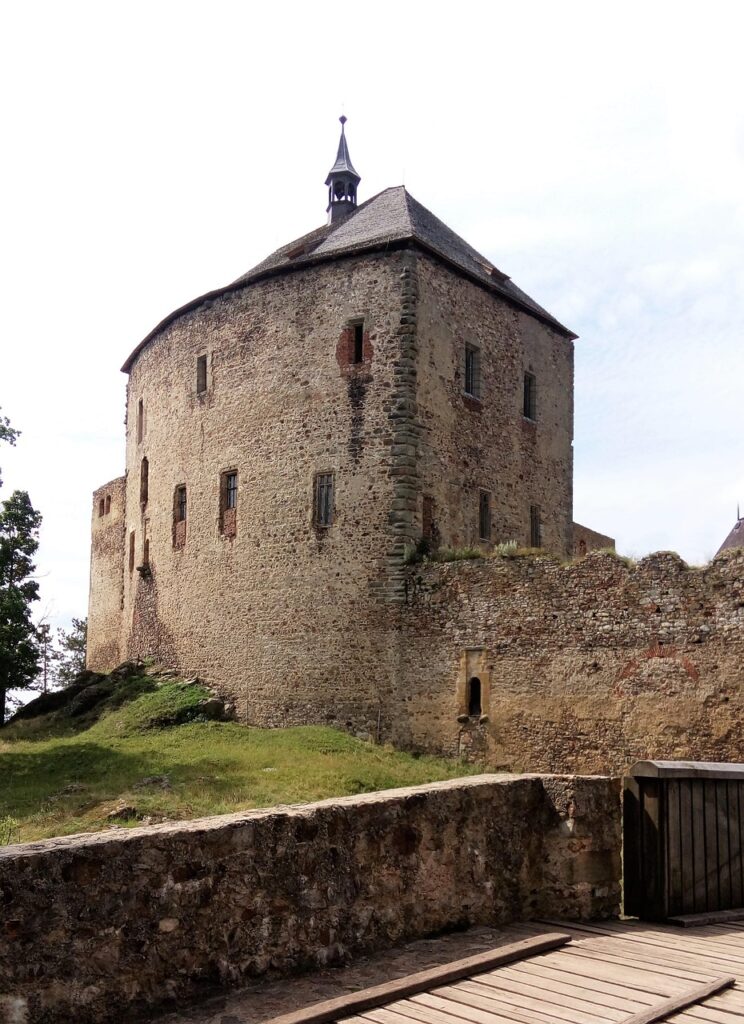 Hrad Točník – královské sídlo Václava IV. se skvělým výhledem