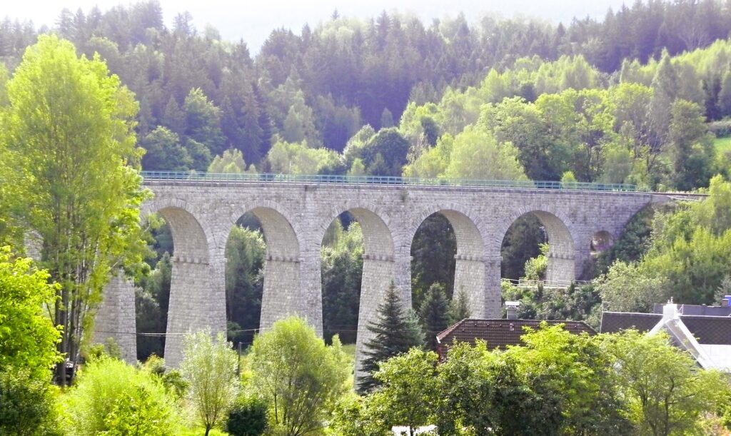 Železniční viadukt Smržovka – tip na výlet do Jizerských hor
