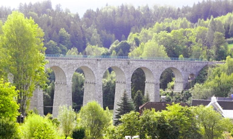 Železniční viadukt Smržovka – tip na výlet do Jizerských hor