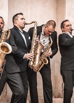 320-2ca12eca51e148a7850699bb778b9054-1