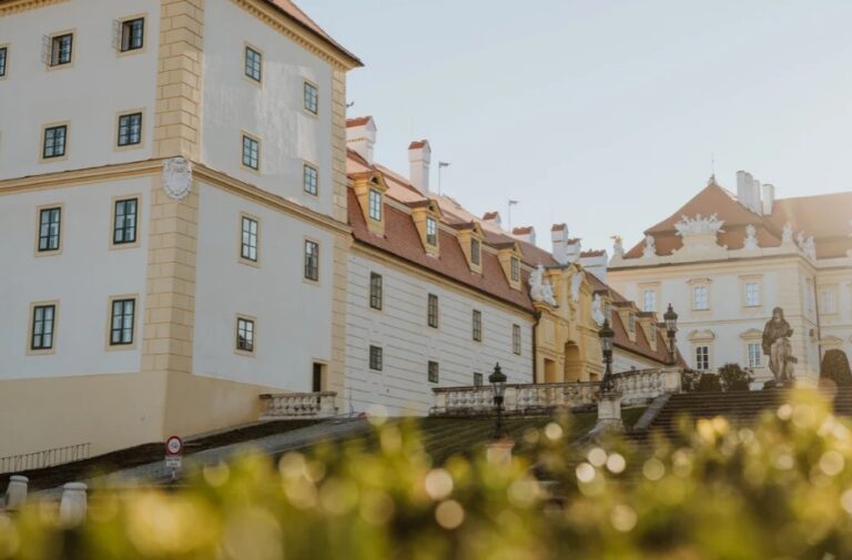 Až 2 noci ve stylu zámecké šlechty ve Valticích – ubytování v UNESCO památce se snídaní