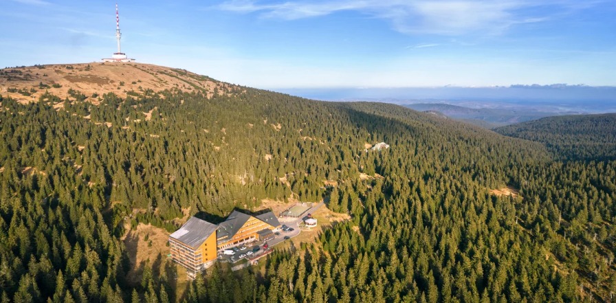Ubytování v hotelu pod vrcholem Pradědu: snídaně, polopenze i wellness