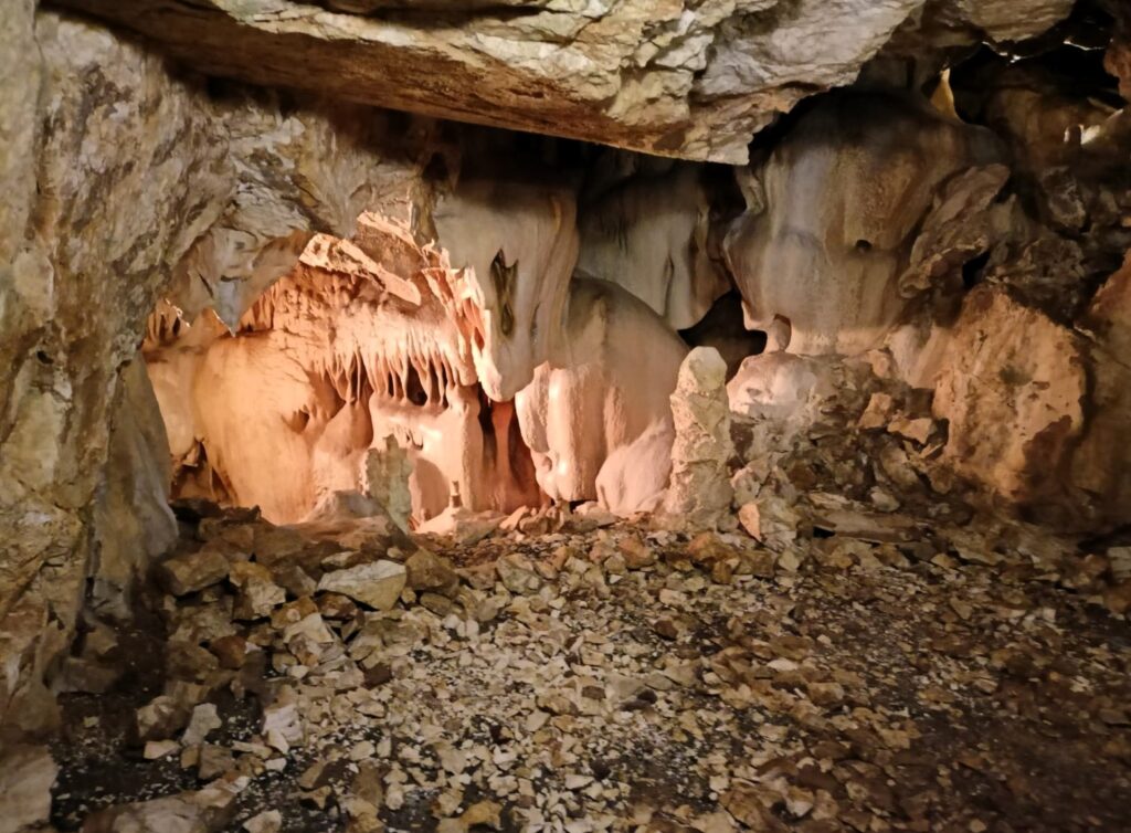 Jeskyně Na Pomezí – klenot Jeseníků ukrytý v mramoru