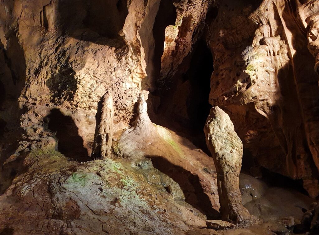 Jeskyně Na Pomezí – klenot Jeseníků ukrytý v mramoru