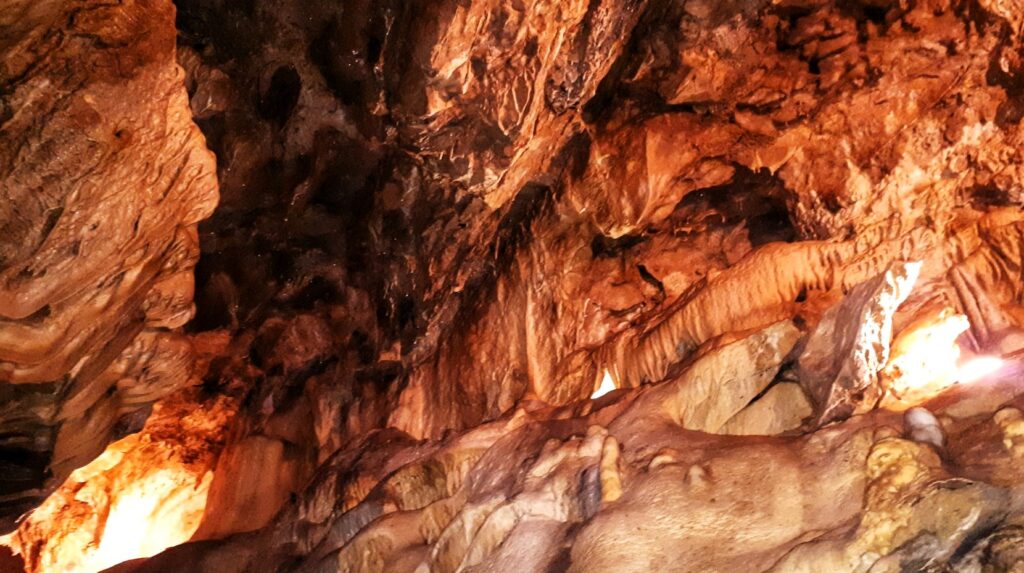 Jeskyně Na Pomezí – klenot Jeseníků ukrytý v mramoru