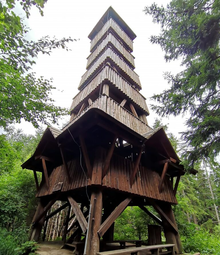 Rozhledna Královec (Finiš) – dřevěná kráska nad Valašskými Klobouky