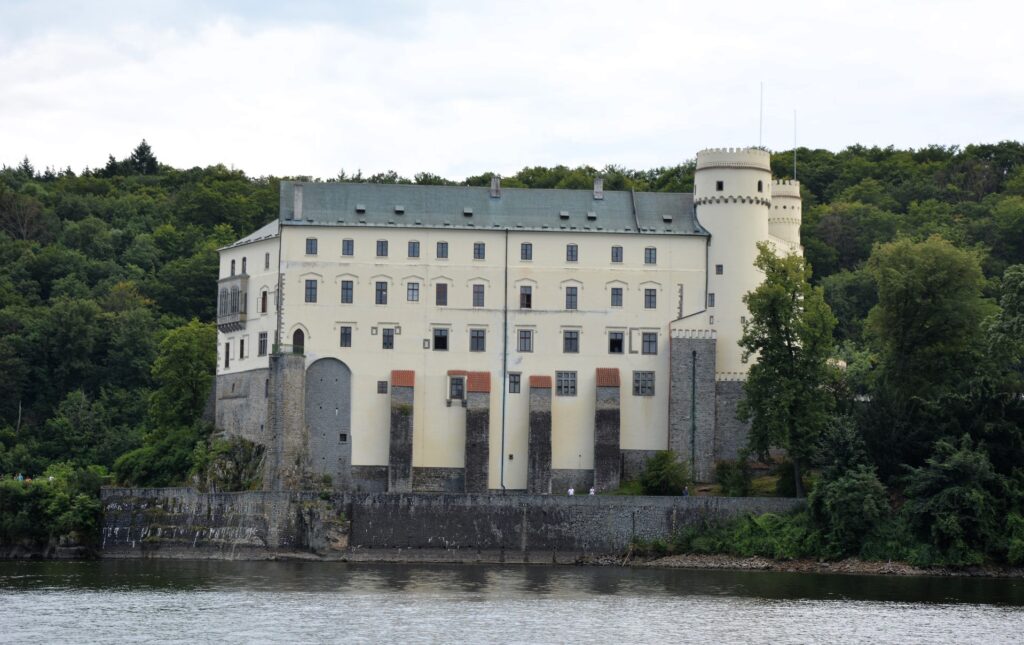 Zámek Orlík – romantické sídlo na břehu přehrady