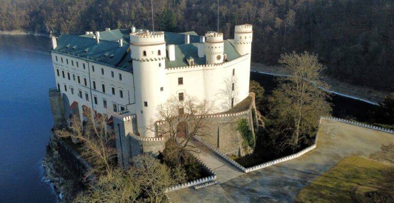 Zámek Orlík nad Vltavou – historie, prohlídky a výlety po okolí