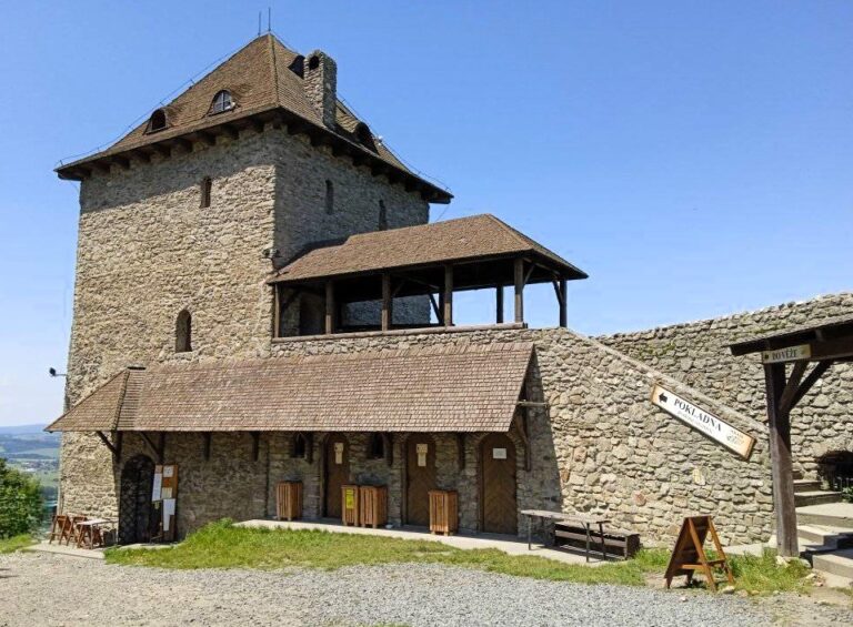 Zřícenina hradu Starý Jičín – strážce Jantarové stezky s nádherným výhledem