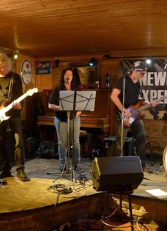 320-2a10e1b5f3b34fb88c28fe4e6193d174