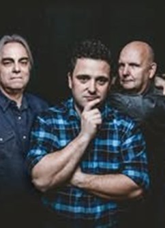 320-de8ba327cd7744208143de912f504a67