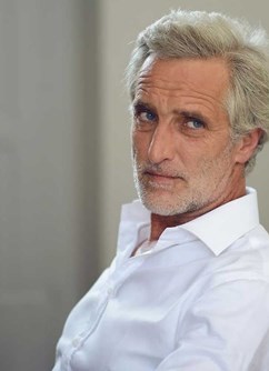 320-e9968beecd3645a5aa6851d96d00fbd9