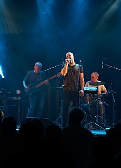 320-f5a82a1288ca456fa7089bd680834fa3