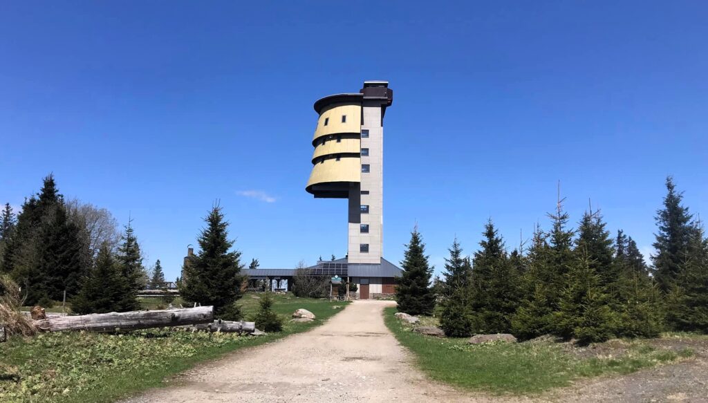 Rozhledna Poledník – ikonická věž Šumavy s výhledy až k Alpám