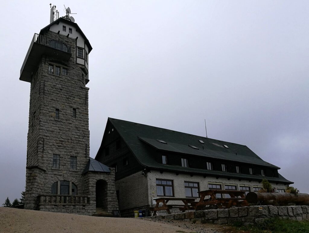 Rozhledna Královka – perla Jizerských hor s výhledem do tří zemí