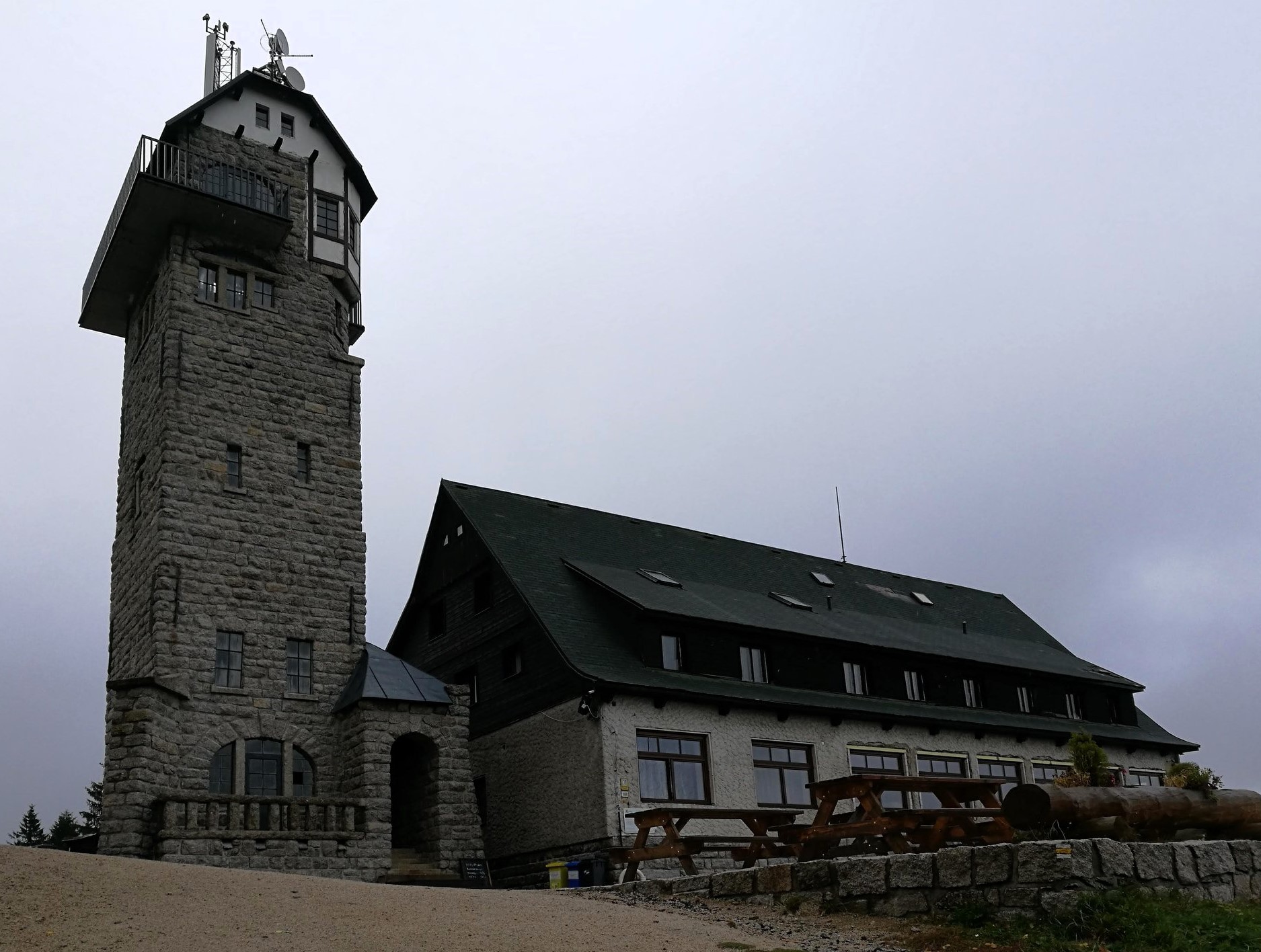 Rozhledna Královka – perla Jizerských hor s výhledem do tří zemí