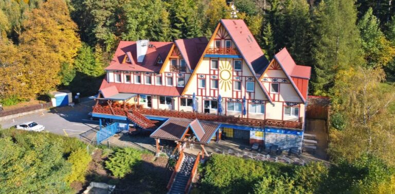 Horský relax pod Lysou horou: snídaně, bazén i privátní wellness