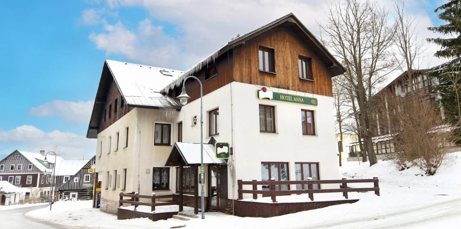 Pobyt v hotelu v centru Harrachova vč. polopenze i silvestrovské varianty