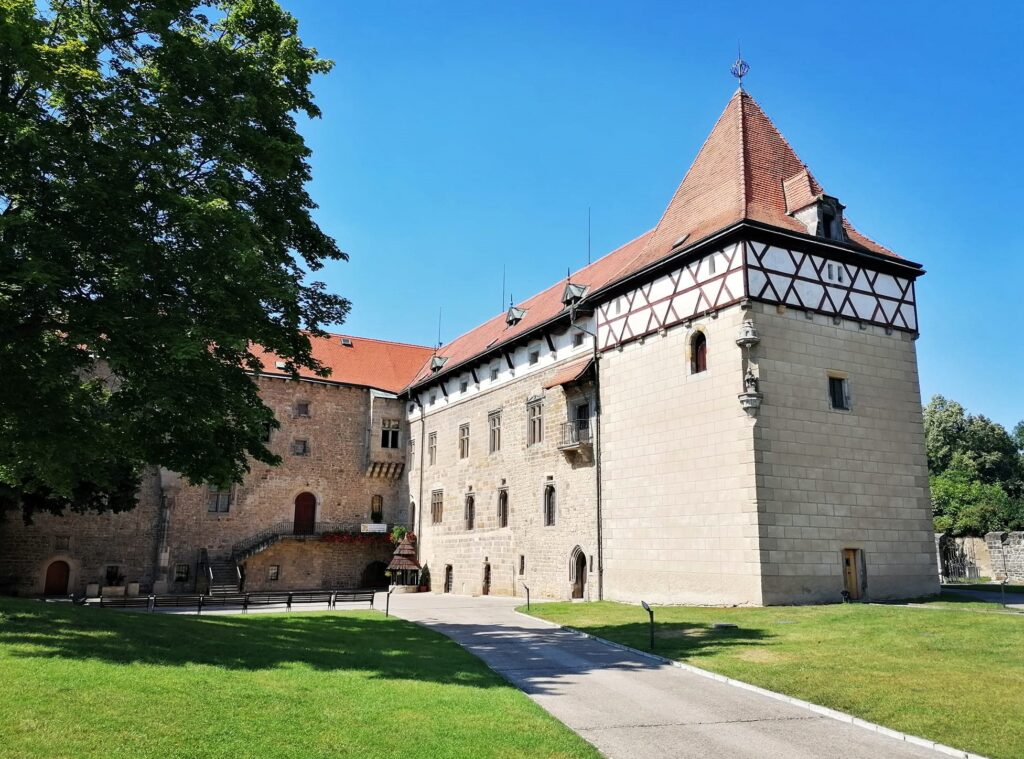 Vodní hrad Budyně nad Ohří — alchymie, voda a staletí historie u řeky Ohře