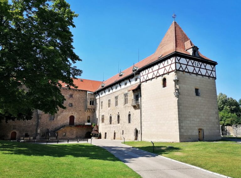 Vodní hrad Budyně nad Ohří — alchymie, voda a staletí historie u řeky Ohře