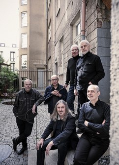 320-67c64a1e6ea14fe2bd397aa73005d842