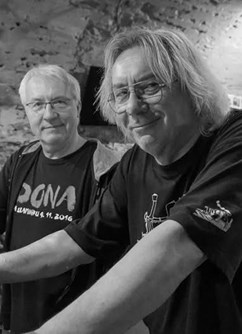 320-ad86e200e6f54b1485ec5d037775601b