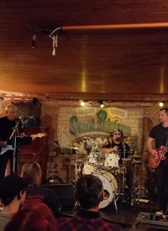 320-fcd482e96eca4a27b127388527c6885c