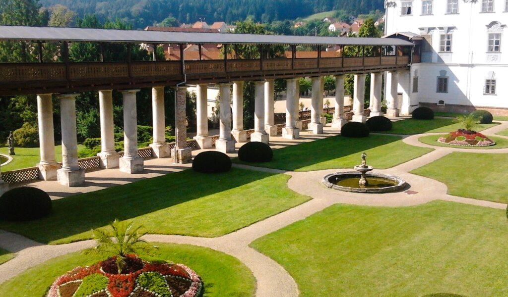 Zámek Lysice: barokní skvost s jedinečnou zahradou v Jihomoravském kraji