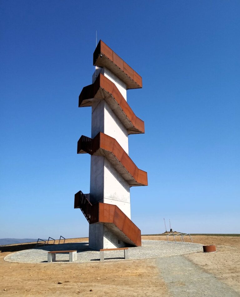 Rozhledna Súsedská – moderní vyhlídková dominanta u Hýsel