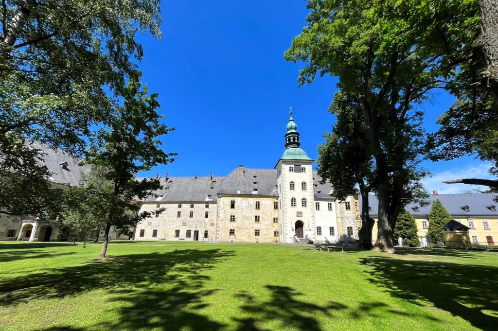 Zámek Janovice u Rýmařova: renesanční perla Moravskoslezského kraje s fascinující historií