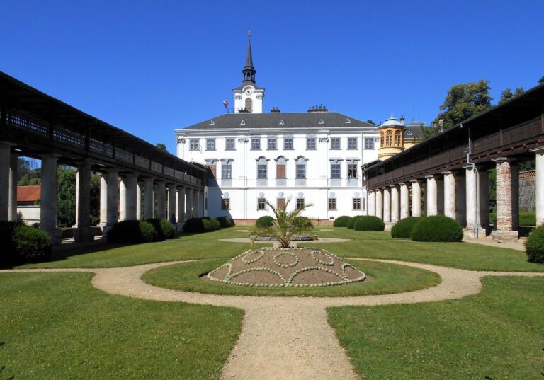 Zámek Lysice: barokní skvost s jedinečnou zahradou v Jihomoravském kraji