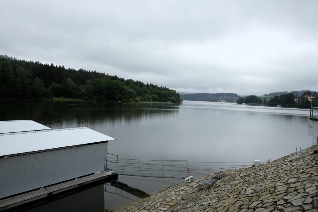 Cyklistický ráj Lipno: nejlepší trasy pro rodiny, sportovce i e-biky